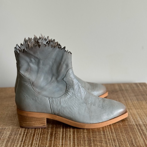 Roan Leather Boots - Picture 2 of 9